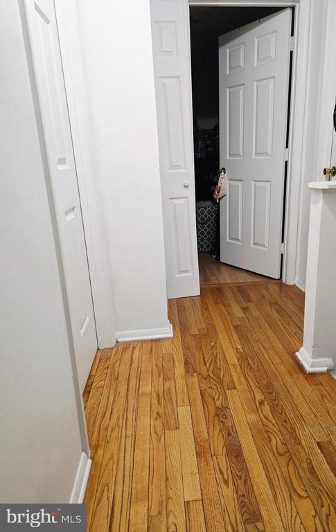 11708 Eisenhower Ln, Fredericksburg, VA 22407 - hall featuring light wood-style floors and baseboards