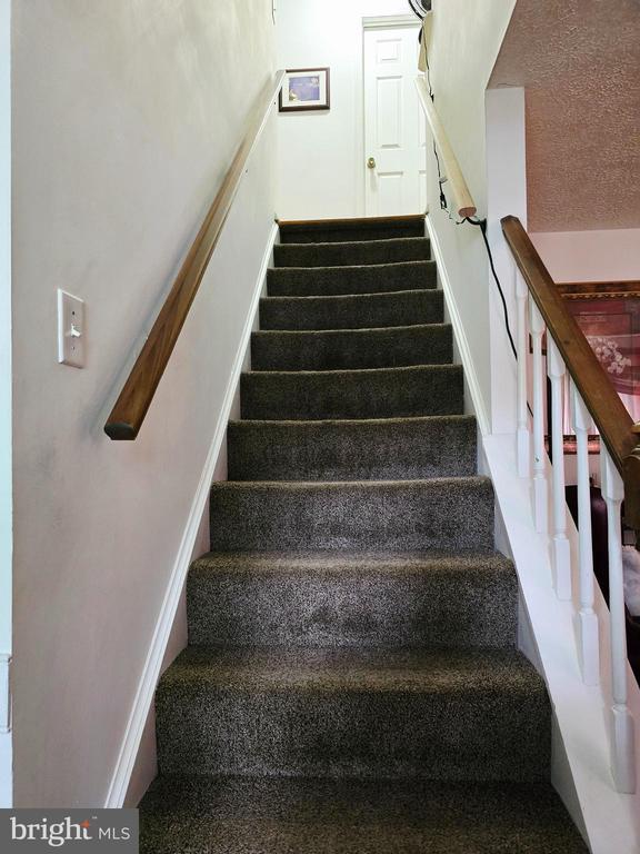 11708 Eisenhower Ln, Fredericksburg, VA 22407 - view of stairs