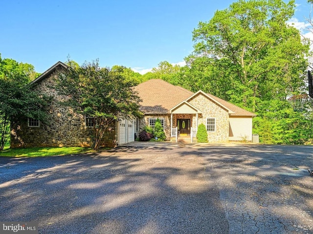520 Oak Grove Dr, Mineral, VA 23117 - photo 1