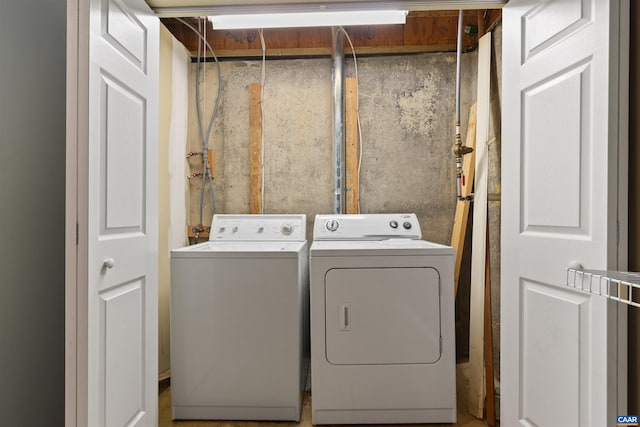 903 Stonehenge Rd, Charlottesville, VA 22901 - laundry area featuring washer and dryer