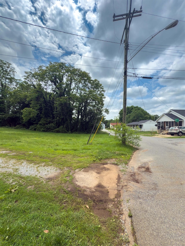 2329 Fort Ave, Lynchburg, VA 24501 - view of front of property with a front yard