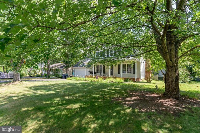 5310 Leavells Crossing Dr, Fredericksburg, VA 22407 - view of front facade featuring a front lawn and a garage