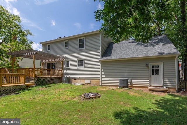 5310 Leavells Crossing Dr, Fredericksburg, VA 22407 - rear view of house featuring a pergola, a deck, a yard, and a shingled roof