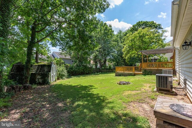 5310 Leavells Crossing Dr, Fredericksburg, VA 22407 - fenced backyard featuring a storage unit and a wooden deck