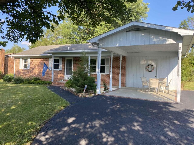 6 Bingham St, Verona, VA 24482 - view of front facade featuring brick siding and a front yard