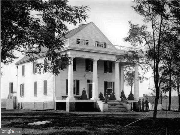 exterior space featuring covered porch