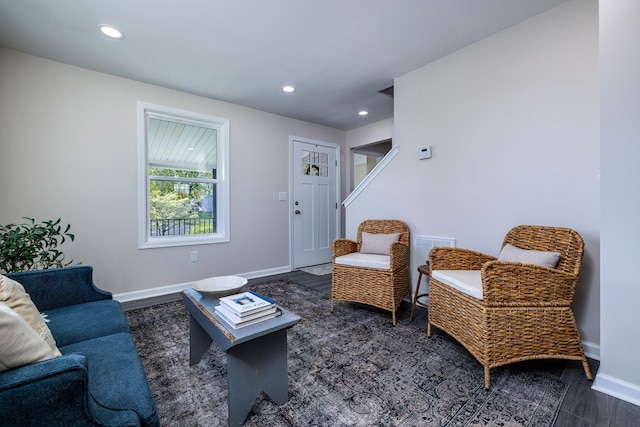 living area with baseboards, visible vents, recessed lighting, and dark wood-type flooring