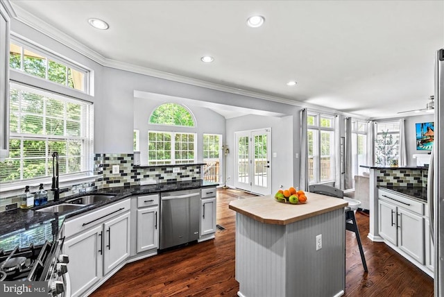 6915 Yeoman Ct, Fredericksburg, VA 22407 - kitchen with stainless steel appliances, a sink, ornamental molding, decorative backsplash, and plenty of natural light