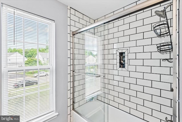 6915 Yeoman Ct, Fredericksburg, VA 22407 - full bath with combined bath / shower with glass door