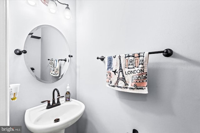 6915 Yeoman Ct, Fredericksburg, VA 22407 - bathroom with a sink