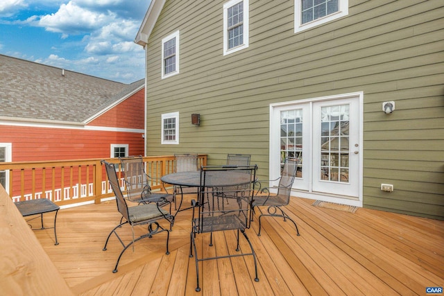 deck featuring outdoor dining area