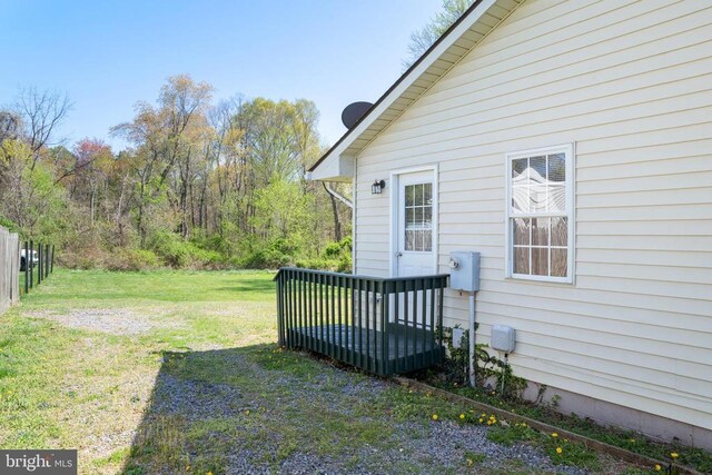 301 Charles St, Gordonsville, VA 22942 - view of grassy yard featuring a deck