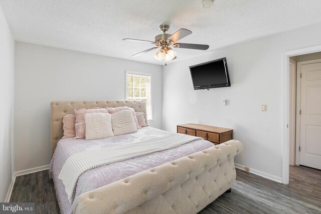 301 Charles St, Gordonsville, VA 22942 - bedroom featuring baseboards, wood finished floors, a textured ceiling, and a ceiling fan