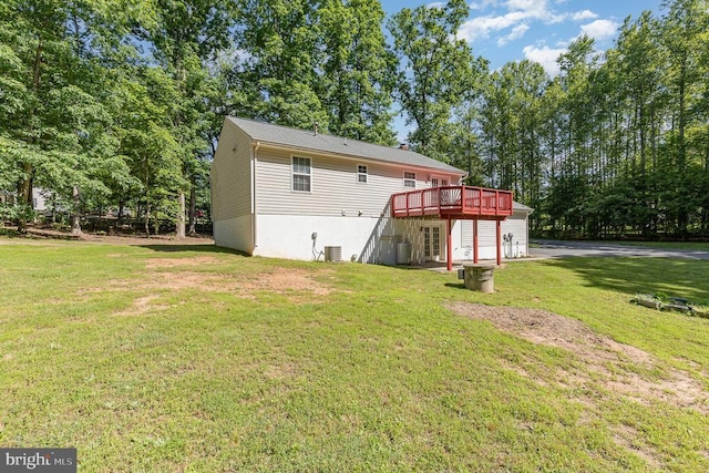 7001 Aspen Ln, Spotsylvania, VA 22551 - rear view of property with a wooden deck and a lawn