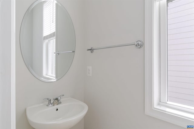 4752 Loyola Way, Charlottesville, VA 22902 - bathroom featuring a sink