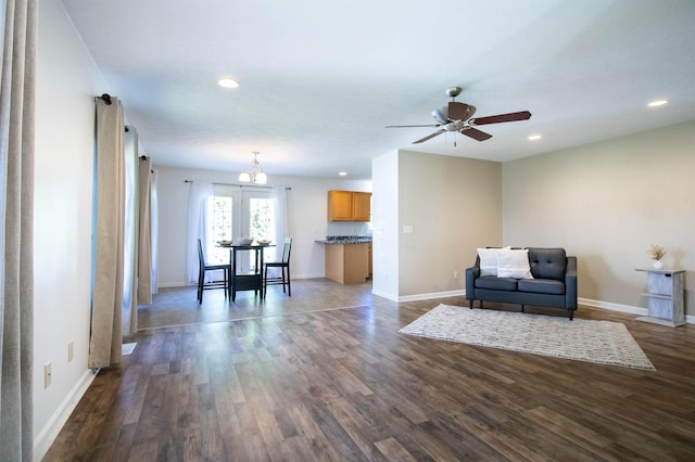 living area featuring dark wood-style flooring, ceiling fan, recessed lighting, and baseboards