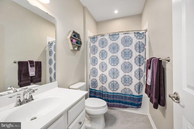 full bathroom featuring tile patterned flooring, vanity, toilet, and a shower with curtain