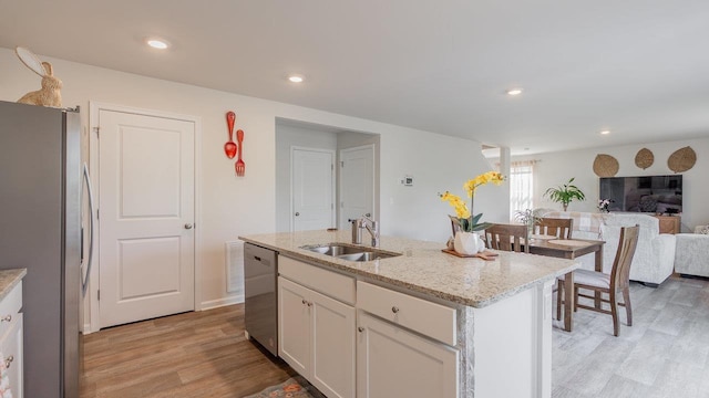 306 Coyote Run, Broadway, VA 22815 - kitchen featuring stainless steel appliances, a sink, light wood-type flooring, open floor plan, and recessed lighting