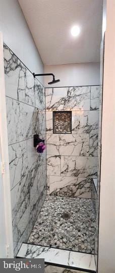 6603 Farmstead Ln, Fredericksburg, VA 22407 - bathroom featuring tiled shower, marble look tile flooring, and recessed lighting