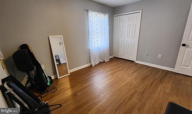 6603 Farmstead Ln, Fredericksburg, VA 22407 - unfurnished bedroom with wood finished floors, baseboards, and a closet