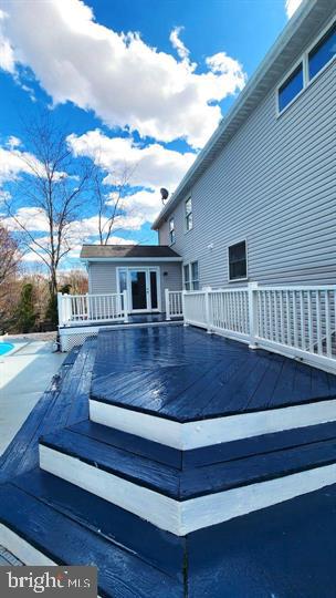6603 Farmstead Ln, Fredericksburg, VA 22407 - outdoor pool featuring a deck