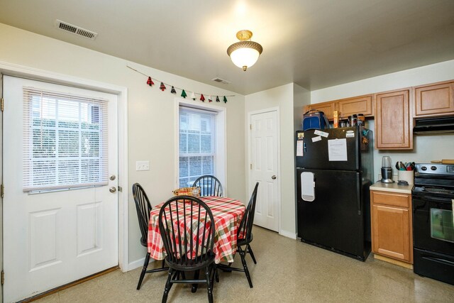 2754 Maple Ave, Buena Vista, VA 24416 - dining space with visible vents and baseboards