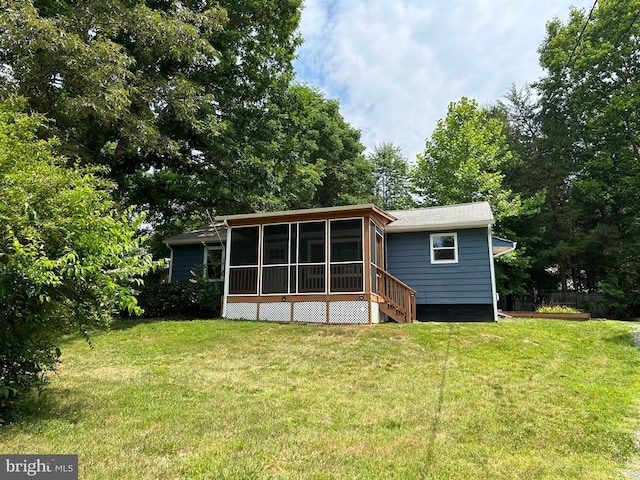 1346 Lakeshore Dr N, Louisa, VA 23093 - rear view of property with a sunroom and a lawn