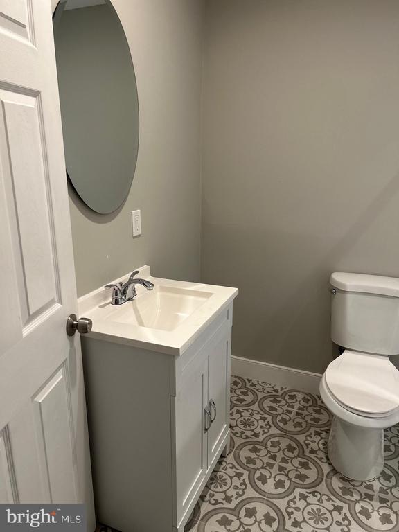 1346 Lakeshore Dr N, Louisa, VA 23093 - bathroom featuring vanity and toilet