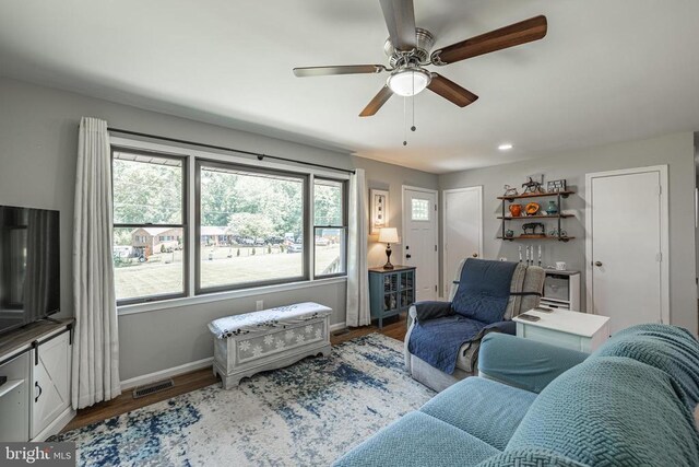 7208 Kirtley Trl, Culpeper, VA 22701 - living area featuring wood finished floors and a ceiling fan