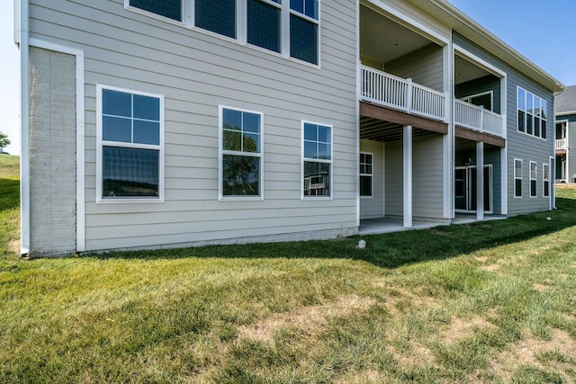 2892 Rutlege Rd Unit 177, Rockingham, VA 22801 - back of property with a patio area and a lawn