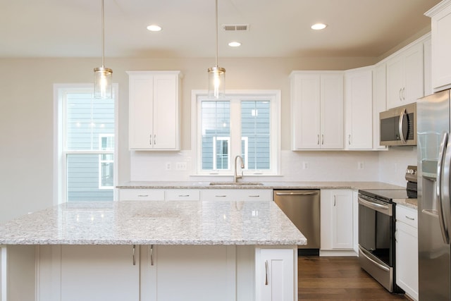 2892 Rutlege Rd Unit 177, Rockingham, VA 22801 - kitchen featuring a center island, a sink, stainless steel appliances, white cabinets, and visible vents
