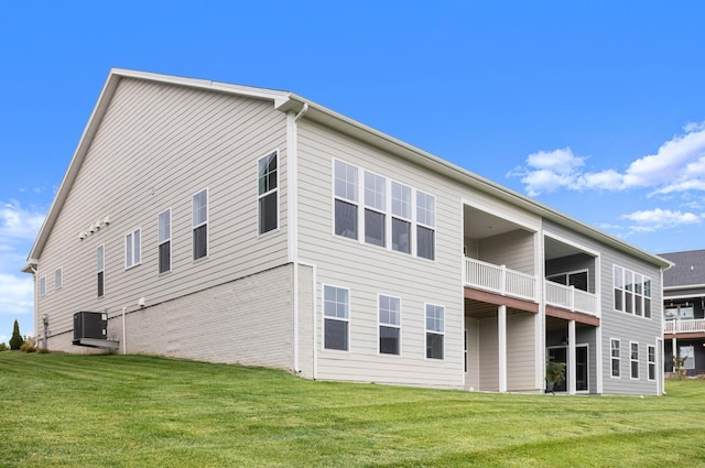 2892 Rutlege Rd Unit 177, Rockingham, VA 22801 - back of property with a lawn and a balcony