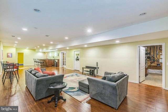 32314 Deep Meadow Ln, Locust Grove, VA 22508 - living room featuring wood finished floors, recessed lighting, bar area, and baseboards