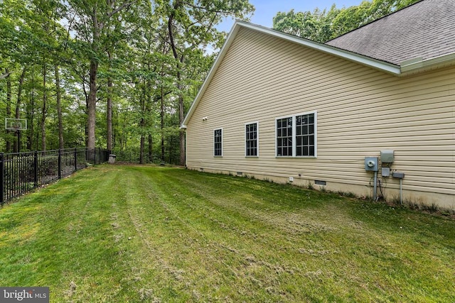 10614 Rhoads Dr, Fredericksburg, VA 22407 - view of side of property featuring roof with shingles and crawl space