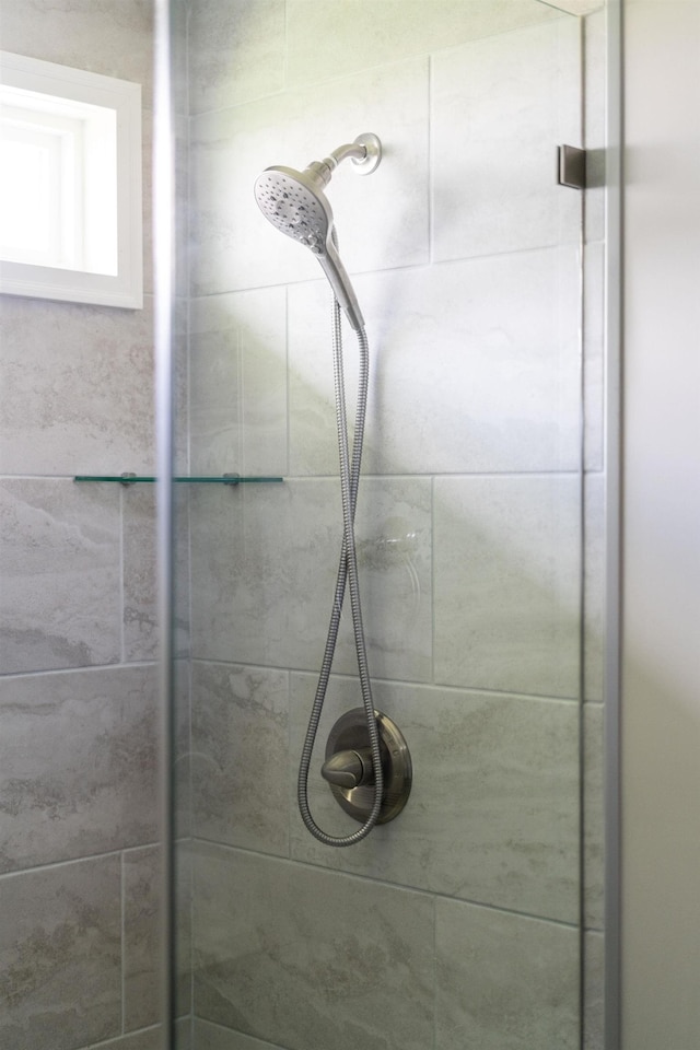 133 Lake View Cir, Waynesboro, VA 22980 - bathroom with a shower stall