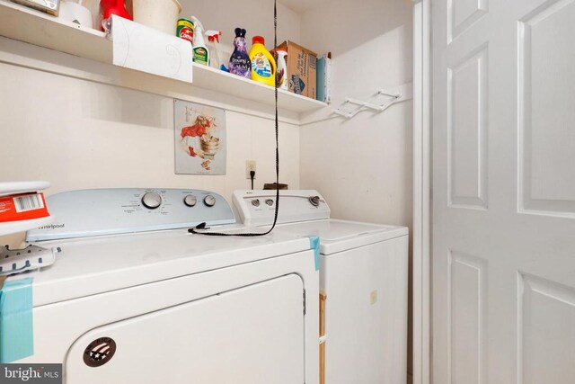 washroom featuring washing machine and dryer