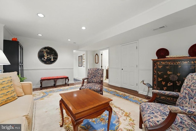 living room with recessed lighting, baseboards, and wood finished floors