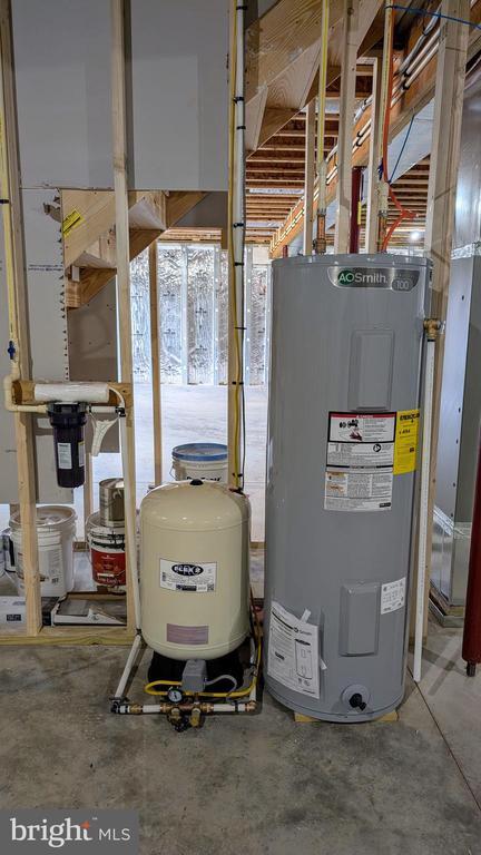176 Tussing Ln, Rochelle, VA 22738 - utilities with water heater