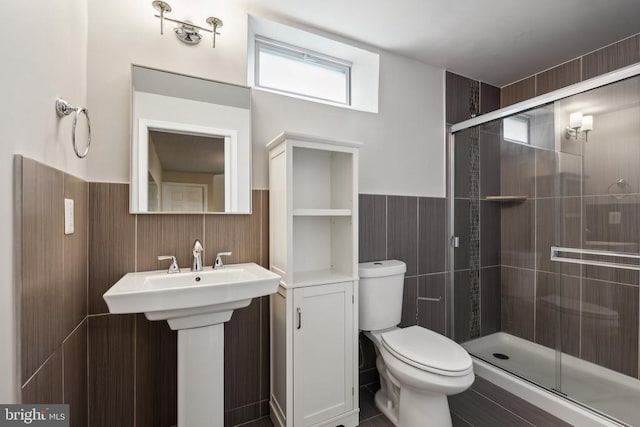 6215 Hot Spring Ln, Fredericksburg, VA 22407 - full bath with a stall shower, toilet, wainscoting, and tile walls