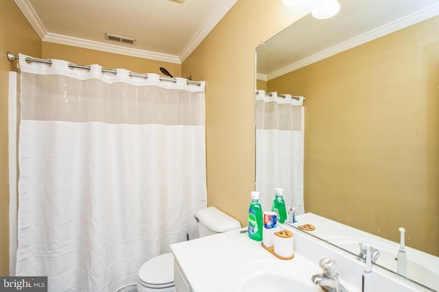 full bath with toilet, vanity, visible vents, crown molding, and a shower with shower curtain