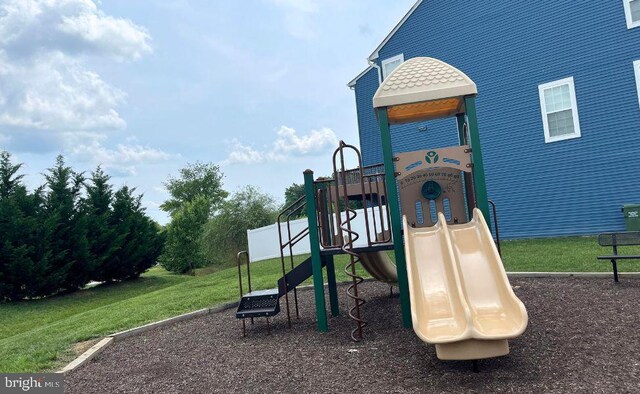 12112 Bowling Farm Ct, Fredericksburg, VA 22407 - community play area featuring a yard