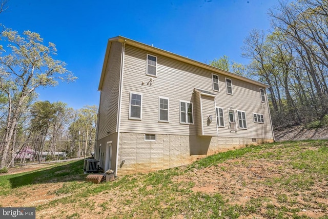 1909 Artillery Ridge Rd, Fredericksburg, VA 22408 - rear view of house featuring central AC