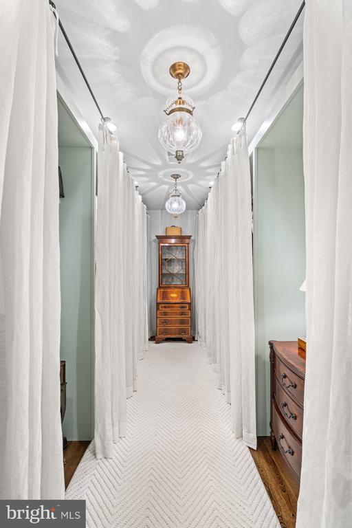 1126 F T Valley Rd, Sperryville, VA 22740 - corridor featuring a chandelier