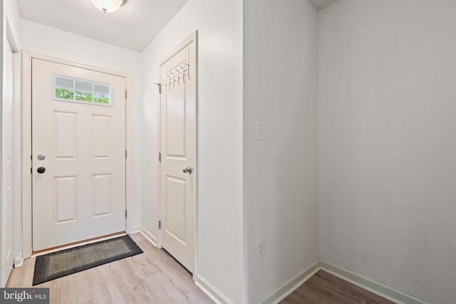 5014 Godwins Landing Dr, Remington, VA 22734 - entrance foyer featuring light wood-type flooring and baseboards