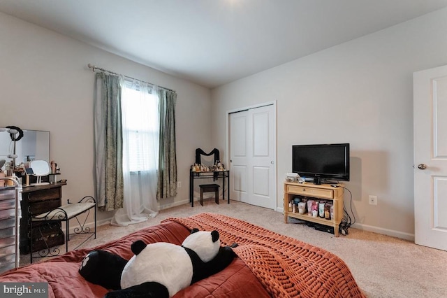 11726 Robin Woods Cir, Spotsylvania, VA 22551 - carpeted living room featuring baseboards