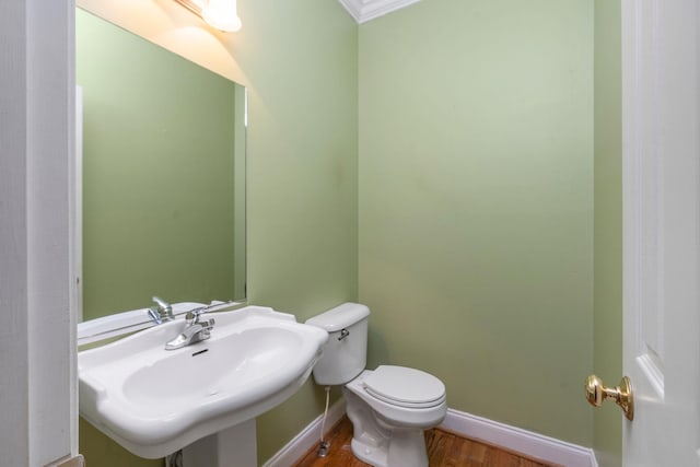 47 Villa View Dr, Staunton, VA 24401 - bathroom with wood finished floors, toilet, baseboards, a sink, and crown molding