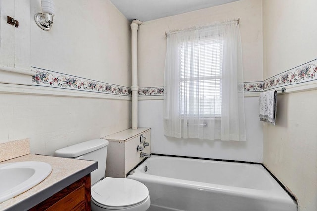 105 Austin Ave, Staunton, VA 24401 - bathroom with a tub, toilet, and vanity