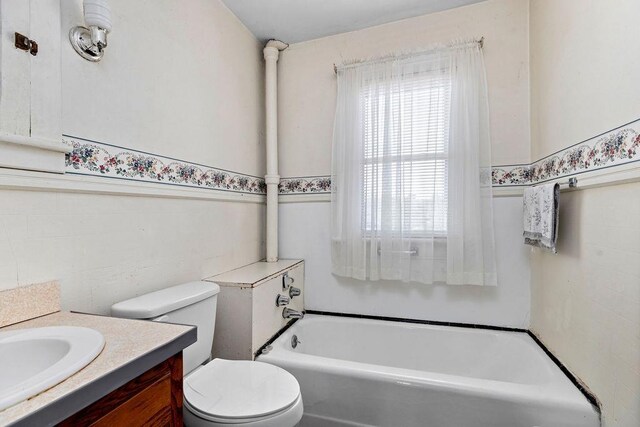 105 Austin Ave, Staunton, VA 24401 - bathroom with a tub, toilet, and vanity
