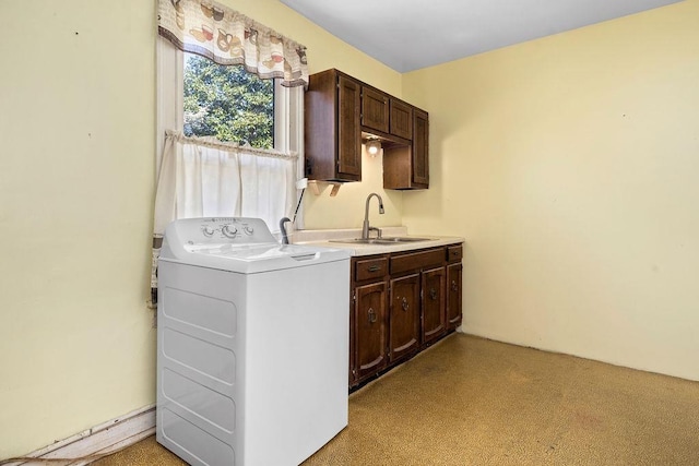 105 Austin Ave, Staunton, VA 24401 - laundry area featuring washer / dryer and cabinet space