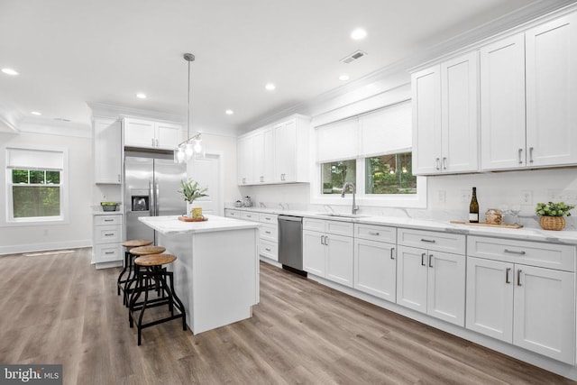 10302 Laurel Ridge Way, Fredericksburg, VA 22408 - kitchen featuring stainless steel appliances, a sink, crown molding, a center island, and plenty of natural light